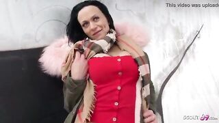 Troia tatuata in cerca di cliente