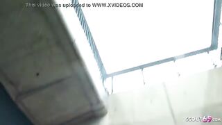 Troia tatuata in cerca di cliente