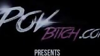 Giovane rossa succhiacazzi