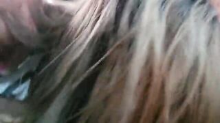 Bella battona brasiliana in auto