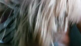 Bella battona brasiliana in auto