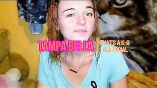 Deliziosa biondina e un nero