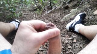 Sego il mio cazzone nel bosco e sborro