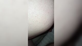 Mi scopa e mi guarda il culo