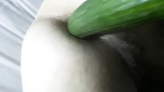 Un grosso cetriolo nel culo 2