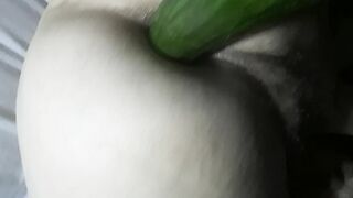 Un grosso cetriolo nel culo 2