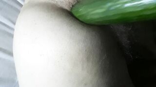 Un grosso cetriolo nel culo 2