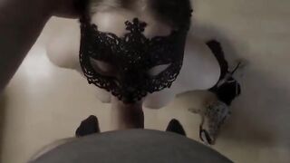 Lunga succhiata della troietta bruna