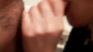 La succhia cazzi di mia moglie