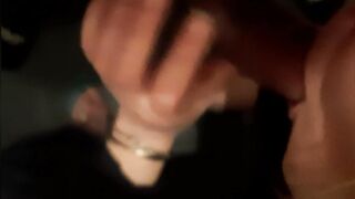 La succhia cazzi di mia moglie