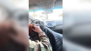 Auostoppista maiala paga il viaggio con una pompa