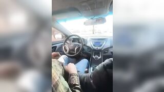 Auostoppista maiala paga il viaggio con una pompa