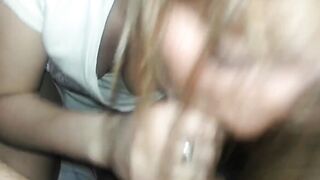 Fidanzata romana succhia cazzo al suo ragazzo gay