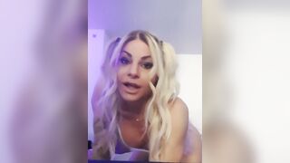 Noemi blonde si scopa il ragazzino