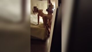 Mi faccio un selfie mentre inculo a pecora la escort