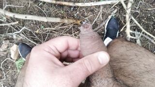 Esibizionismo nel bosco