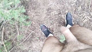 Esibizionismo nel bosco