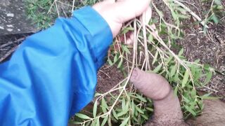 Esibizionismo nel bosco