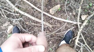 Esibizionismo nel bosco