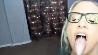 Cazzo piccolo che sborra