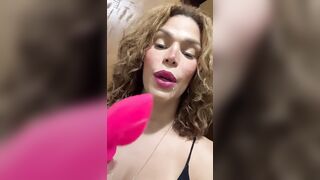 La trans fa un giochetto col suo boy