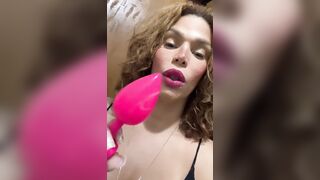 La trans fa un giochetto col suo boy