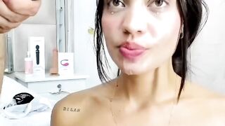 Si filma mentre le sborro in bocca