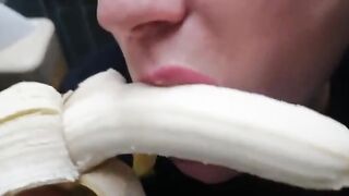 PRIMA NA BANANA POI UN GROSSO CAZZO !