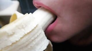 PRIMA NA BANANA POI UN GROSSO CAZZO !