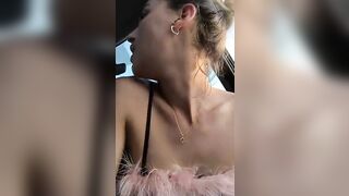 Sesso in diretta da parcheggio pubblico