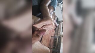 Vengo sui suoi piedi meravigliosi