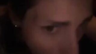 Spompina il primo che le capita a tiro