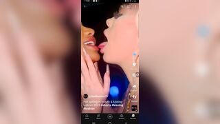 Zoccole si sputano in bocca