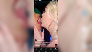 Zoccole si sputano in bocca