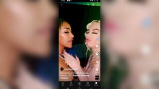 Zoccole si sputano in bocca