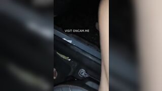 Camgirl italiana fa sesso in auto col suo porco