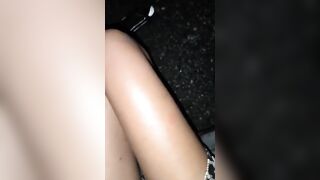 Camgirl italiana fa sesso in auto col suo porco