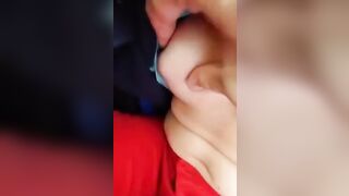 Giovanna mi sega il cazzo nel bosco