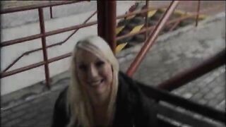 Giovane troietta catturata in stazione