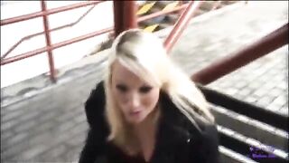 Giovane troietta catturata in stazione