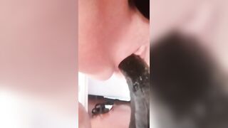 Anna e il suo dildo nero