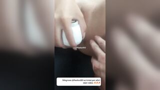 Mi masturbo con il mio nuovo giocattolo