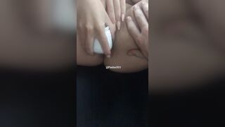 Mi masturbo con il mio nuovo giocattolo