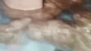 Faccio sesso in vasca con la mia compagna