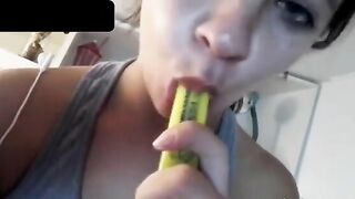 Ecco mia sorella quando non le va di studiare