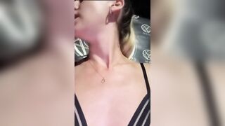 La camgirl va al night col suo toro