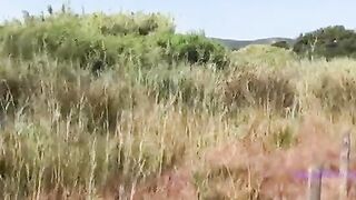 Milf italiana inculata in spiaggia 3