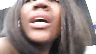 Daisia giovane puttanella nera