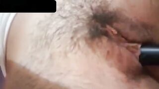 Si masturba con la spazzola per me