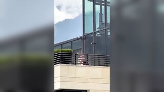 Anteprima del video: Il manager sgamato a sbattersi una segretaria